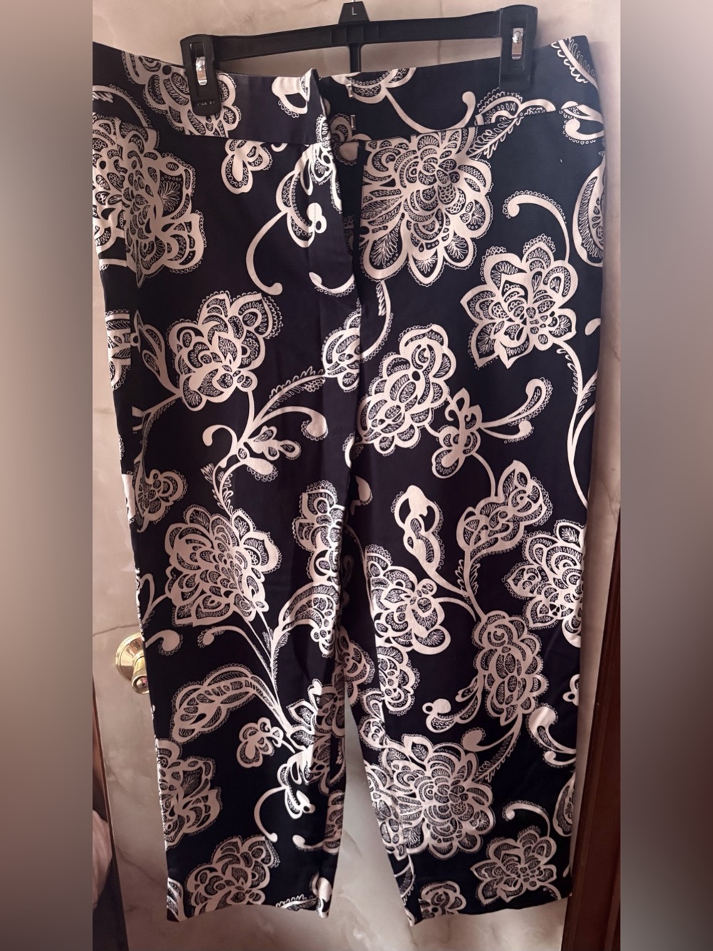 Oscar de la  Renta Women’s Navy & White Floral Cropped Pants 12